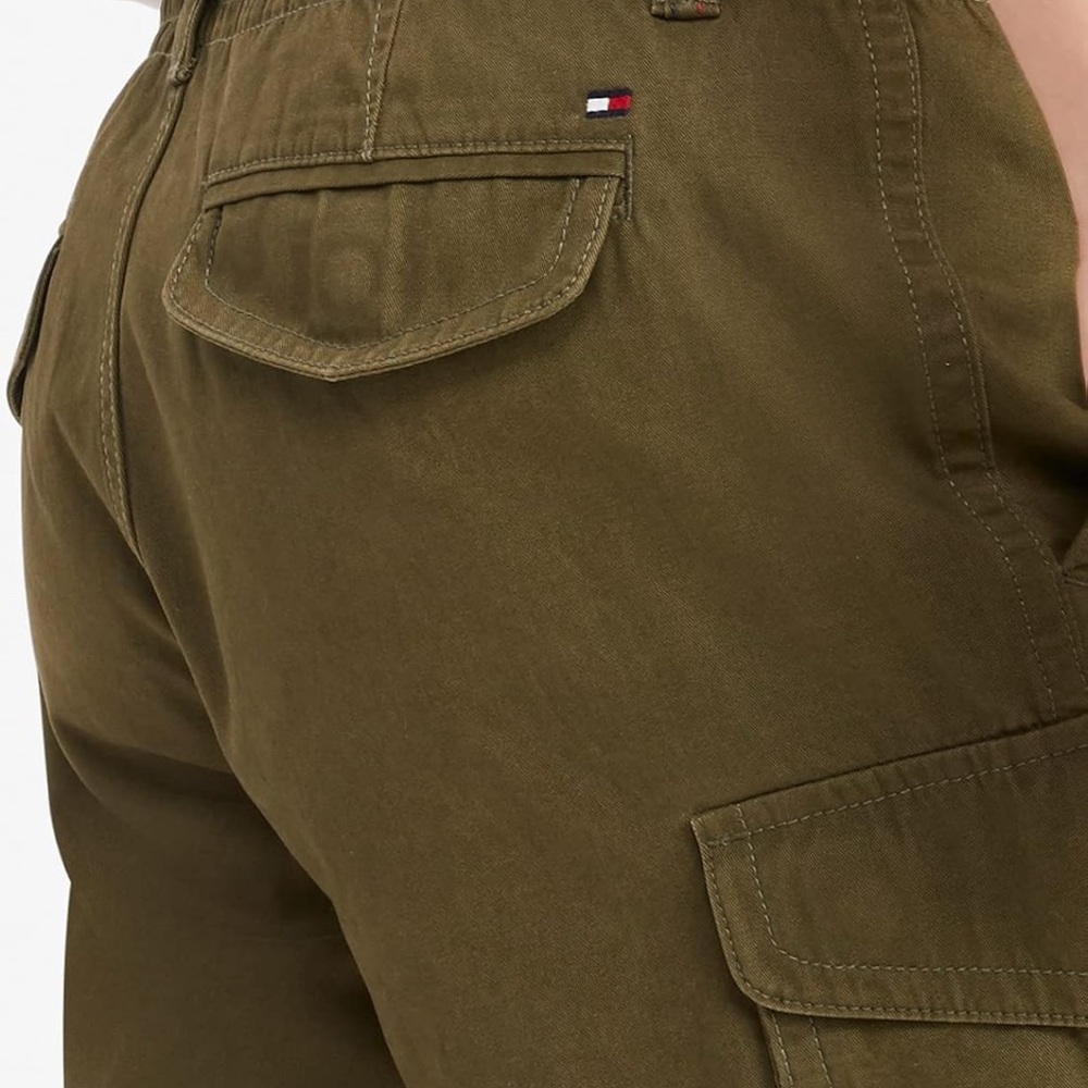 Tommy Hilfiger Green Cargo Shorts  NWT SIZE 46W R